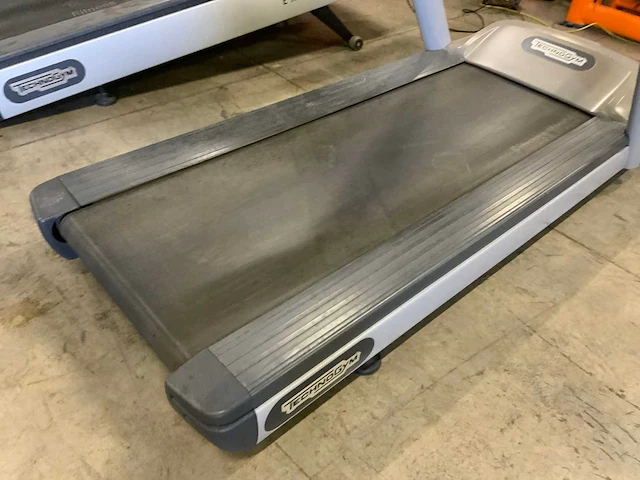 Technogym - jog now - 500 led - treadmill - afbeelding 4 van  6