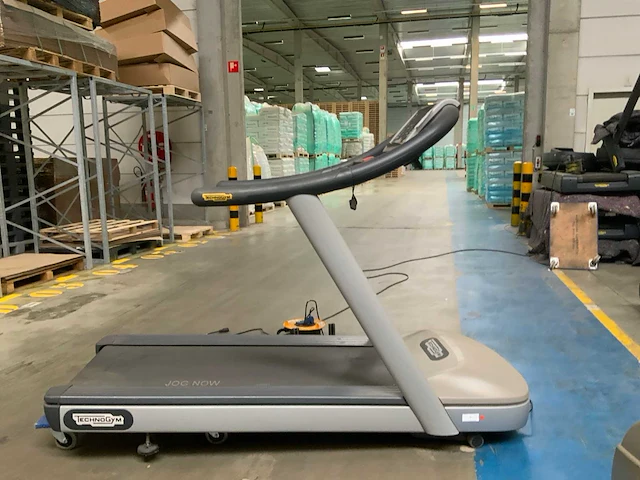 Technogym - jog now - 500 led - treadmill - afbeelding 1 van  5
