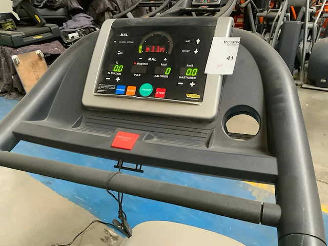 Technogym - jog now - 500 led - treadmill - afbeelding 3 van  5
