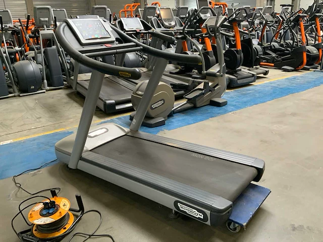 Technogym - jog now - 500 led - treadmill - afbeelding 4 van  5