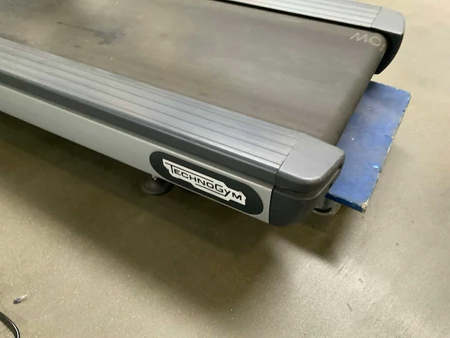 Technogym - jog now - 500 led - treadmill - afbeelding 5 van  5