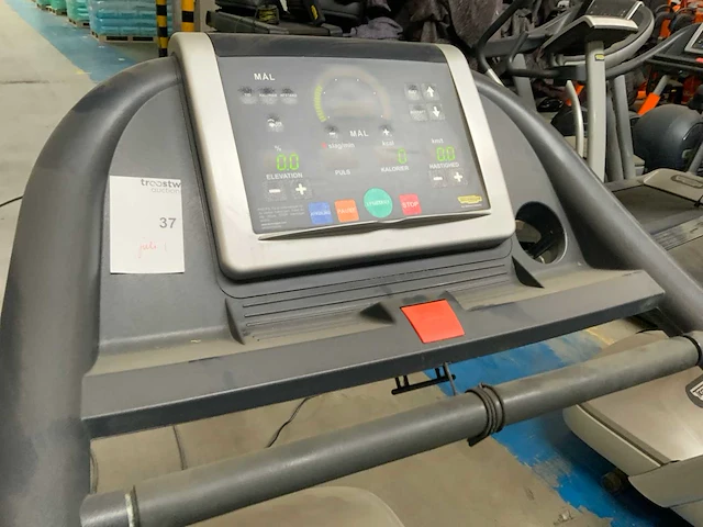 Technogym - jog now - 500led - treadmill - afbeelding 3 van  5
