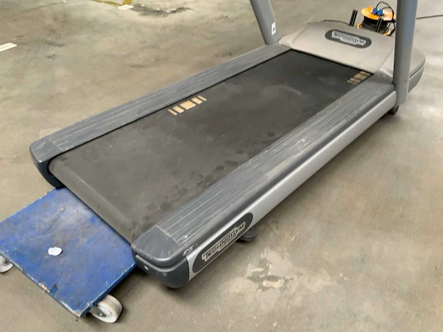 Technogym - jog now - 500led - treadmill - afbeelding 3 van  4