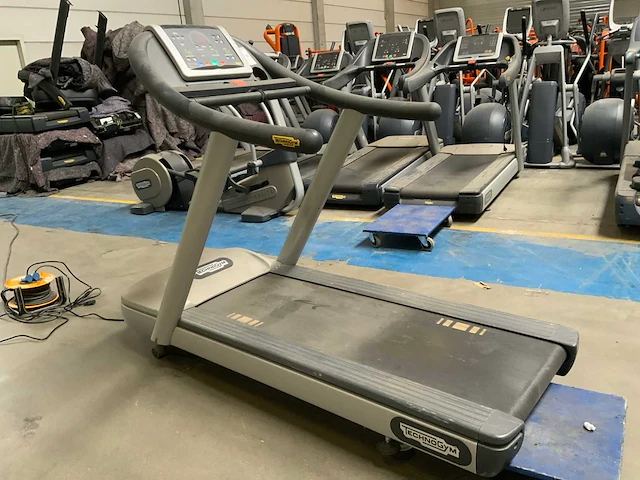 Technogym - jog now - 500led - treadmill - afbeelding 4 van  4