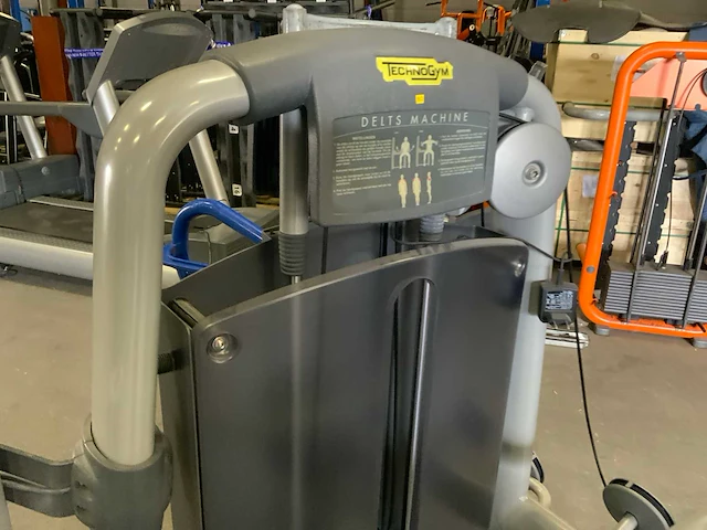 Technogym - selection line - delts machine - power station - afbeelding 3 van  5