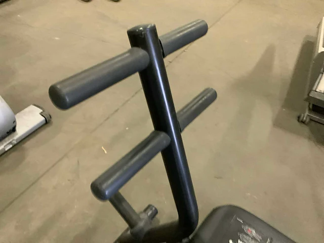 Technogym abdominal crunch bench krachtstation - afbeelding 3 van  5