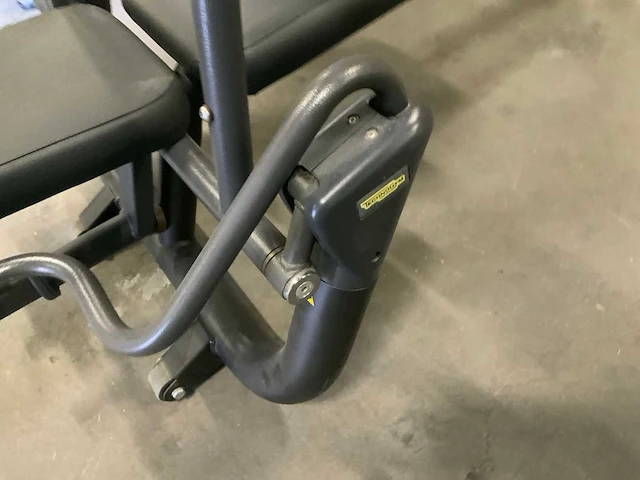 Technogym abdominal crunch bench krachtstation - afbeelding 5 van  5