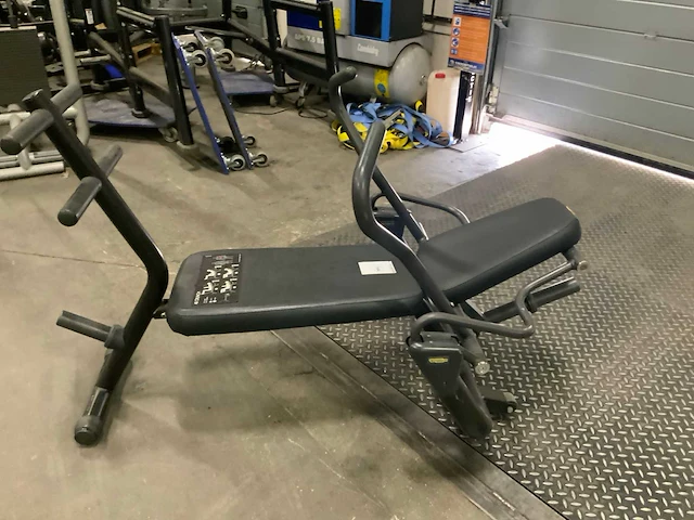 Technogym abdominal crunch bench krachtstation - afbeelding 1 van  6