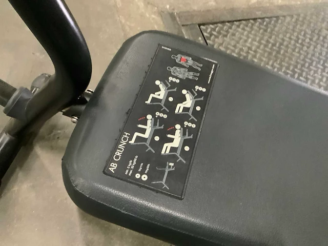 Technogym abdominal crunch bench krachtstation - afbeelding 2 van  6