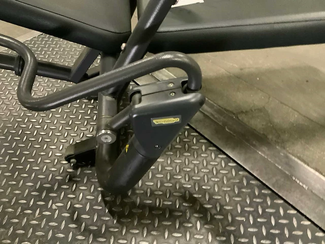 Technogym abdominal crunch bench krachtstation - afbeelding 5 van  6