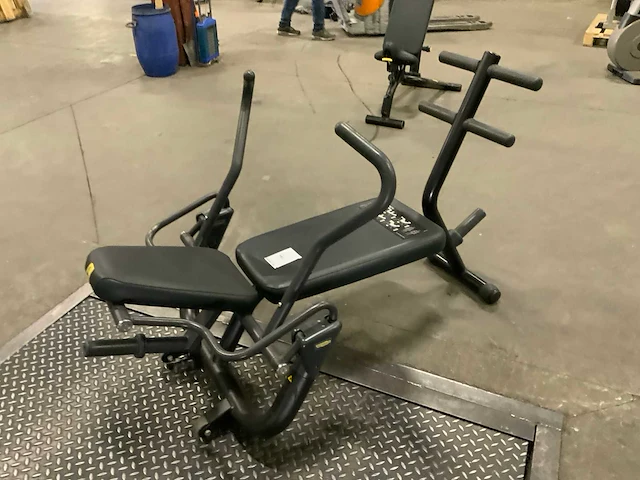 Technogym abdominal crunch bench krachtstation - afbeelding 6 van  6