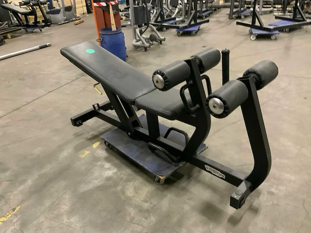 Technogym abdominal crunch bench krachtstation - afbeelding 3 van  4