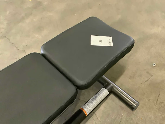 Technogym abdominal crunch bench krachtstation - afbeelding 3 van  5