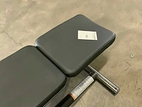 Technogym abdominal crunch bench krachtstation - afbeelding 3 van  5