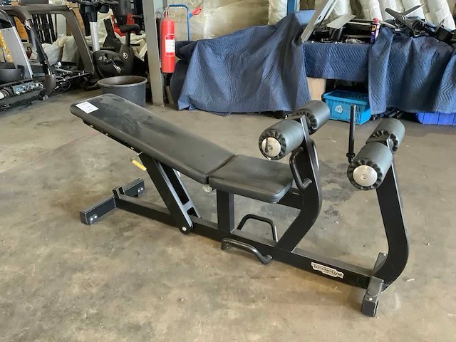Technogym abdominal crunch bench krachtstation - afbeelding 1 van  5