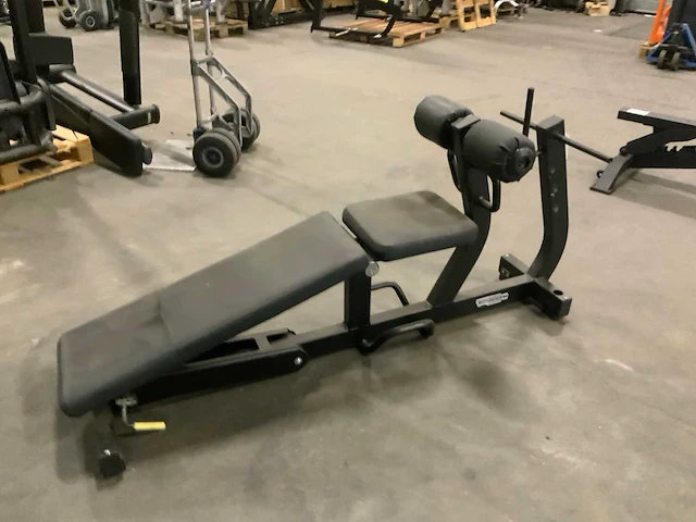 Technogym abdominal crunch bench krachtstation - afbeelding 4 van  4