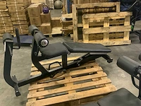 Technogym abdominal crunch bench krachtstation - afbeelding 1 van  4