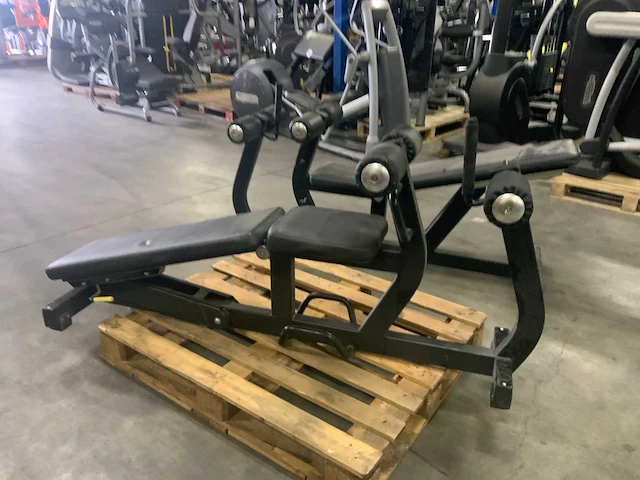 Technogym abdominal crunch bench krachtstation - afbeelding 3 van  4