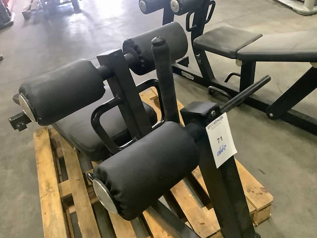 Technogym abdominal crunch bench krachtstation - afbeelding 4 van  4