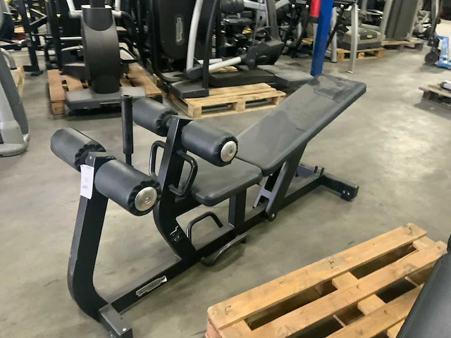 Technogym abdominal crunch bench krachtstation - afbeelding 1 van  5