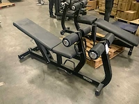 Technogym abdominal crunch bench krachtstation - afbeelding 3 van  5