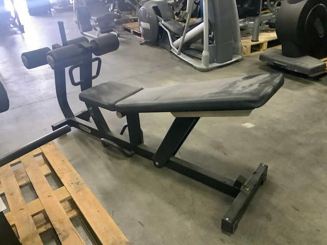 Technogym abdominal crunch bench krachtstation - afbeelding 5 van  5