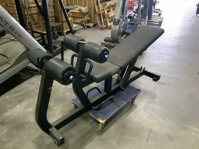 Technogym abdominal crunch bench krachtstation - afbeelding 4 van  4