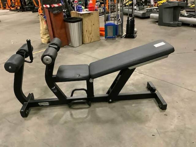 Technogym abdominal crunch bench pure krachtstation - afbeelding 1 van  4