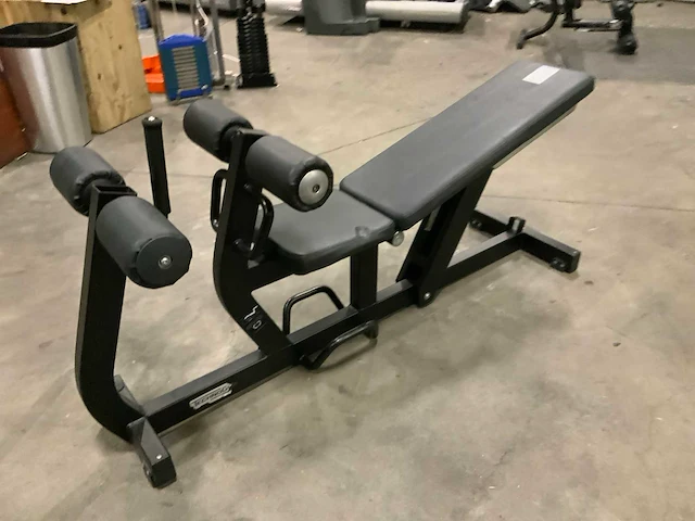 Technogym abdominal crunch bench pure krachtstation - afbeelding 2 van  4