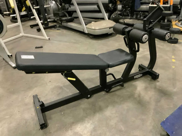 Technogym abdominal crunch bench pure krachtstation - afbeelding 4 van  4