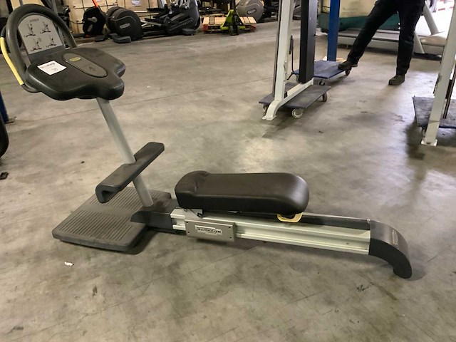 Technogym anterior stretch bench krachtstation - afbeelding 1 van  7