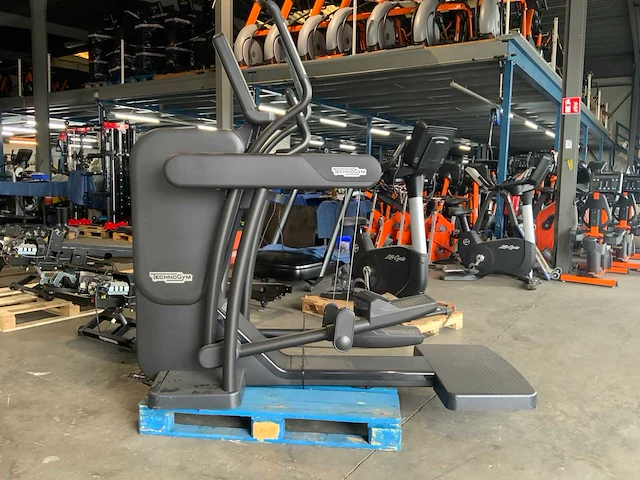 Technogym artis vario unity 3.0 live crosstrainer - afbeelding 3 van  7
