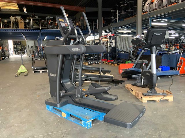 Technogym artis vario unity 3.0 live crosstrainer - afbeelding 1 van  7