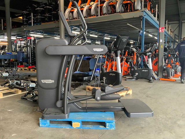 Technogym artis vario unity 3.0 live crosstrainer - afbeelding 2 van  7