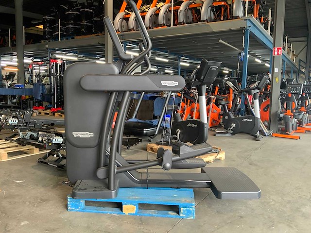 Technogym artis vario unity 3.0 live crosstrainer - afbeelding 3 van  7