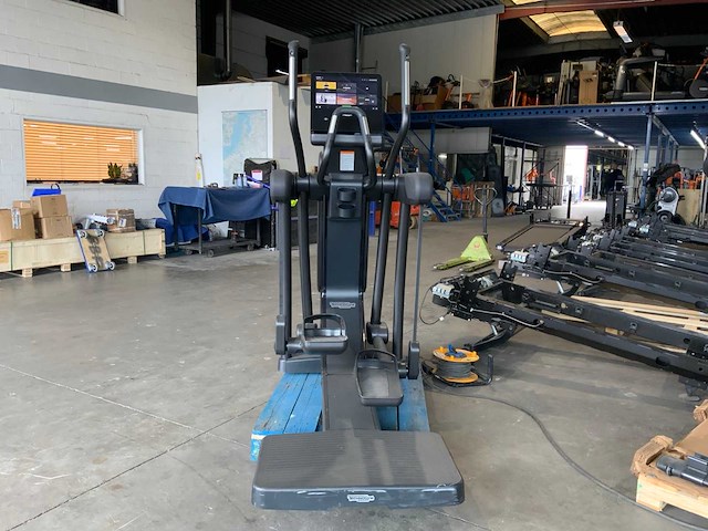 Technogym artis vario unity 3.0 live crosstrainer - afbeelding 4 van  7