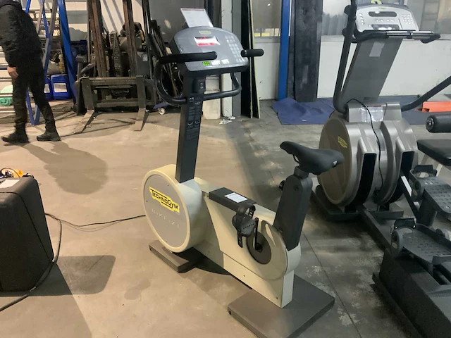 Technogym bike xt uprightbike home trainer - afbeelding 2 van  5