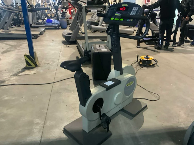 Technogym bike xt uprightbike home trainer - afbeelding 5 van  5