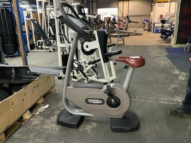 Technogym classic bike 700 led home trainer - afbeelding 1 van  4