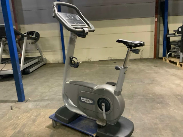 Technogym classic bike 700 led recumbent bike home trainer - afbeelding 1 van  7