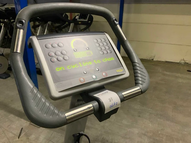 Technogym classic bike 700 led recumbent bike home trainer - afbeelding 2 van  7