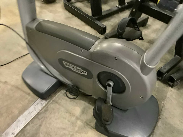 Technogym classic bike 700 tv home trainer - afbeelding 2 van  5