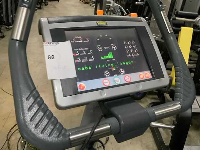 Technogym classic bike 700 tv home trainer - afbeelding 3 van  5