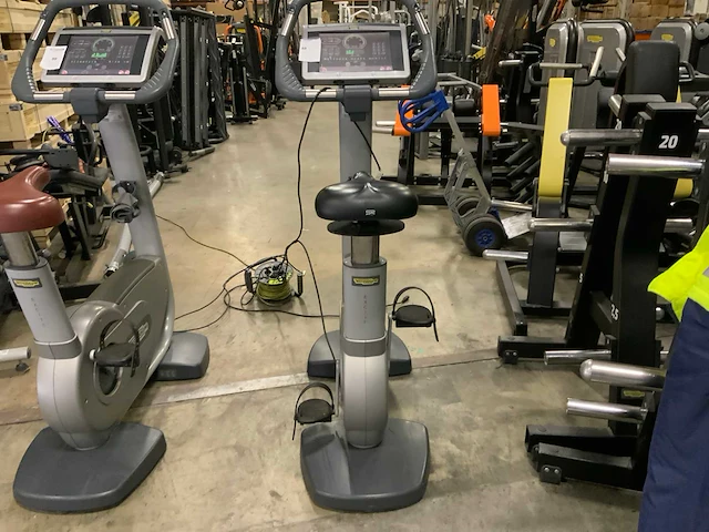 Technogym classic bike 700 tv home trainer - afbeelding 4 van  5