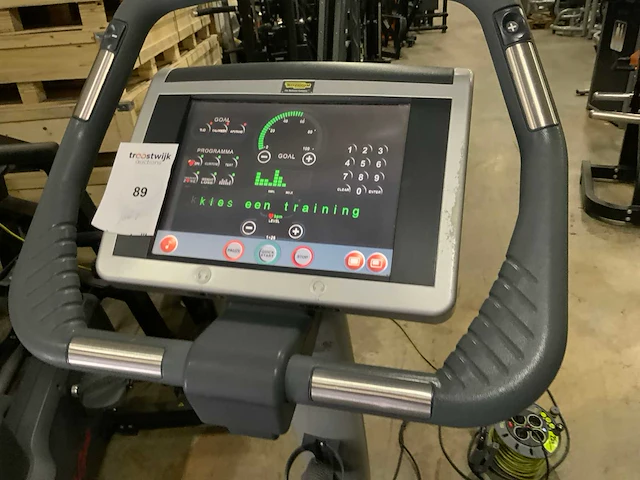 Technogym classic bike 700 tv home trainer - afbeelding 3 van  5