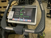 Technogym classic bike 700 tv home trainer - afbeelding 3 van  5