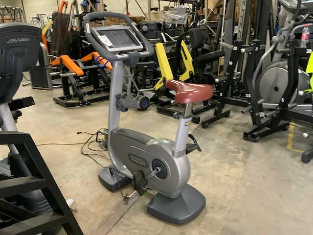 Technogym classic bike 700 tv home trainer - afbeelding 4 van  5