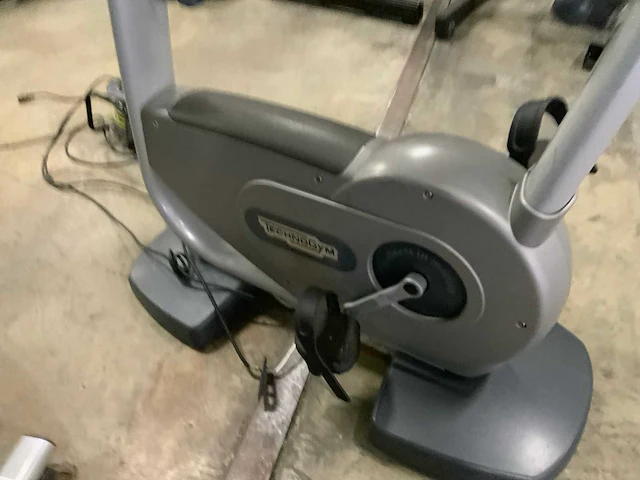 Technogym classic bike 700 tv home trainer - afbeelding 5 van  5