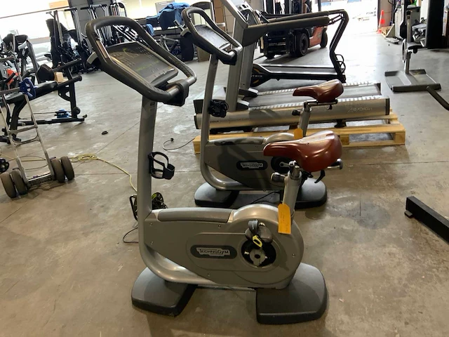 Technogym classic midical bike 700 home trainer - afbeelding 1 van  5