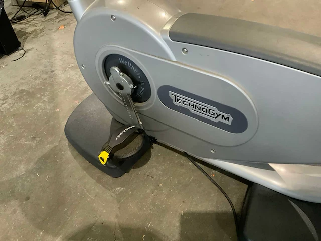 Technogym classic midical bike 700 home trainer - afbeelding 5 van  5